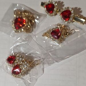 Elegant Red and Gold Brooch with Vintage Charm